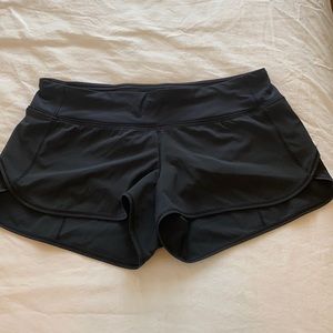 LULULEMON SPEED UP SHORTS 2.5 INCH